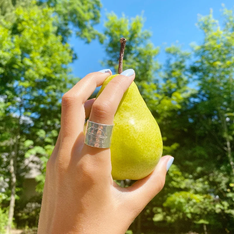 Women's rings modern-leaf-LIPPED CIGAR BAND RING