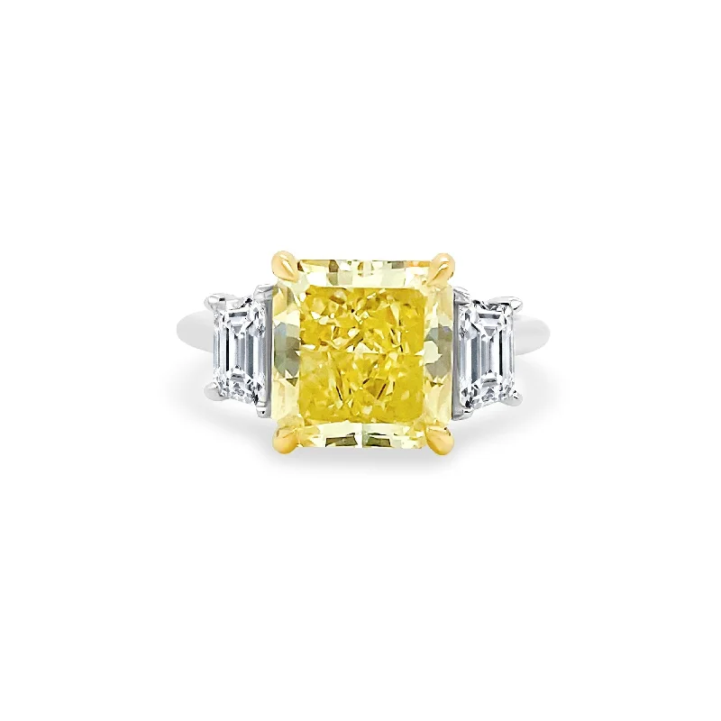 Women's rings Edwardian-echo-Radiant Cut Yellow Diamond with Trapezoid Cut Side Stones