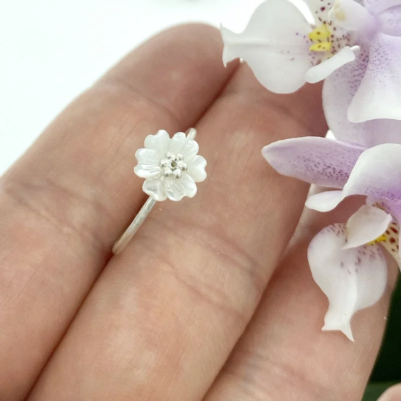 Women's rings tender-spark-Mother of Pearl Flower Ring