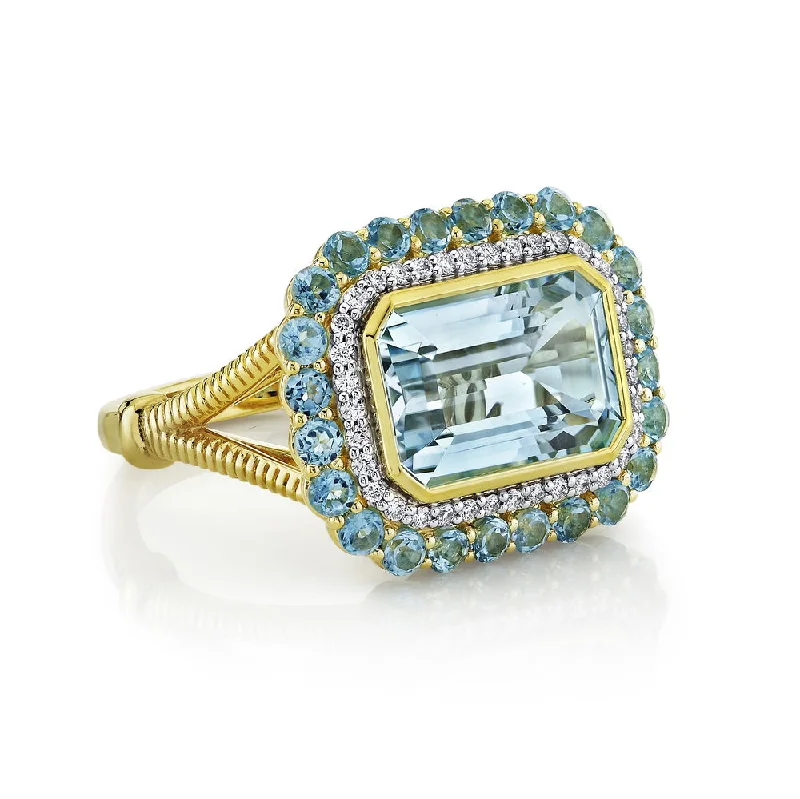 Women's rings lunar-chic-18k Yellow Gold Sky Blue Topaz Diamond Ring